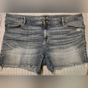 Ava and Viv jean denim shorts. Midi length. Size 18